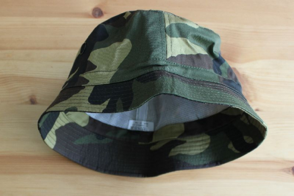 Hut, Sommerhut, Sonnenhut DLL~Markenartikel Krempe gedoppelt, abgesteppt groe Ziersen/Belftung Schweiband abgesteppte Nhte FarbeCamouflage Oliv, Beige, Braun Gre 61 Material: 100% Baumwolle Canvas Leonard Dll GmbH fertigt inLauterbach/Hessen seit 1842.