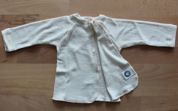 Baby Flügelhemd Wolle/Seide 1/1 Arm, Fb 01 natur Baby Flügelhemd Wolle/Seide 1/1 Arm, Fb 01 natur